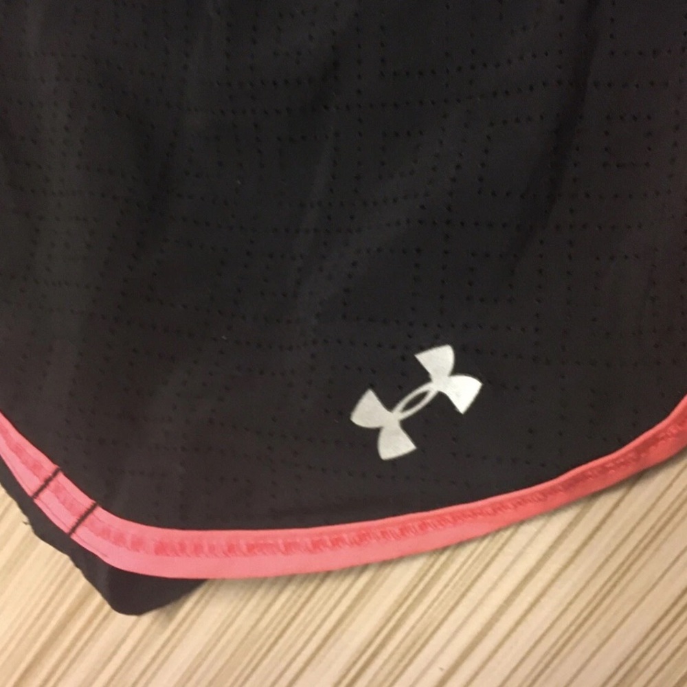 Women’s Mesh Black Under Armour Activewear Shorts. - Picture 2 of 3
